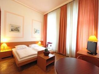 Ramada By Wyndham Westshore Airport South 3*