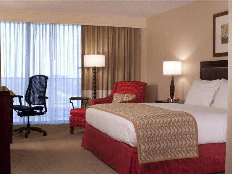 Hotel Ramada By Wyndham Westshore Airport South