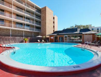 Ramada By Wyndham Westshore Airport South 3*